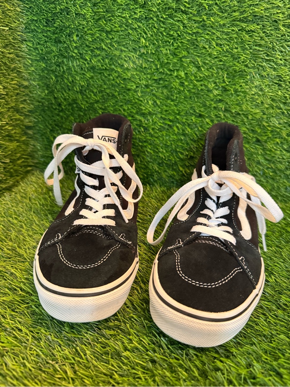 Vans unisex  Black and White suede High-Top Skate Sneakers youth 6